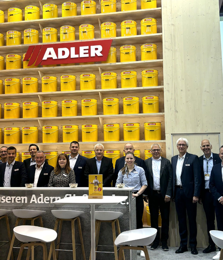 Für die Kunden und Interessenten da: Das ADLER-Team auf der Messe HOLZ in Basel.  | © ADLER Für die Kunden und Interessenten da: Das ADLER-Team auf der Messe HOLZ in Basel.  | © ADLER