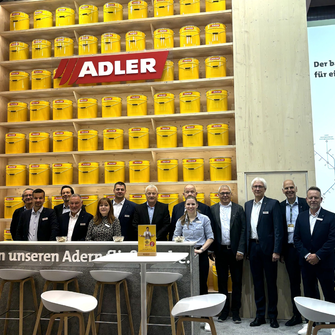 Für die Kunden und Interessenten da: Das ADLER-Team auf der Messe HOLZ in Basel.  | © ADLER Für die Kunden und Interessenten da: Das ADLER-Team auf der Messe HOLZ in Basel.  | © ADLER
