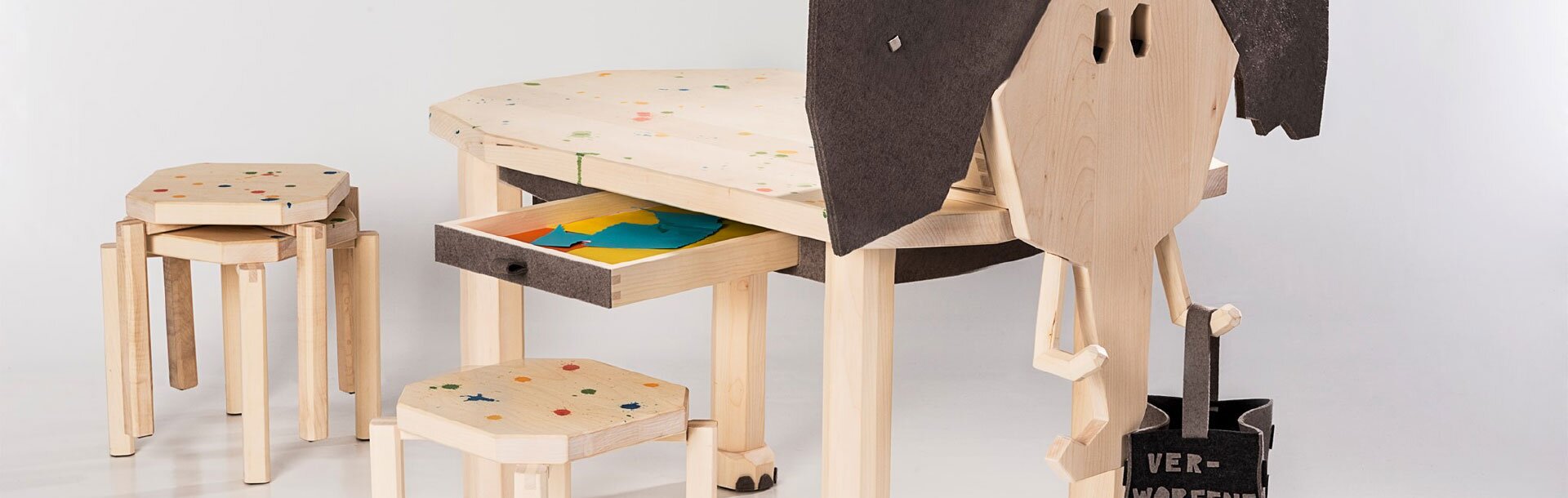 Einen perfekten Platz, um kleine Träume groß werden zu lassen hat Schreinermeisterin Tanja Wölfel mit ihrem Elefantenkreativtisch geschaffen. | © Fotodesign Martin Tittmann Einen perfekten Platz, um kleine Träume groß werden zu lassen hat Schreinermeisterin Tanja Wölfel mit ihrem Elefantenkreativtisch geschaffen. | © Fotodesign Martin Tittmann