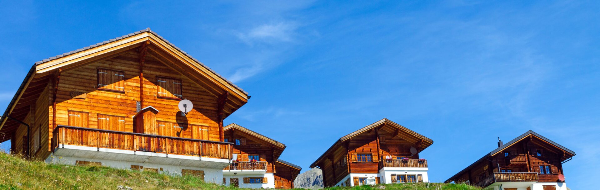 Wooden houses in the alps | Ⓒ elxeneize - Fotolia Wooden houses in the alps | Ⓒ elxeneize - Fotolia